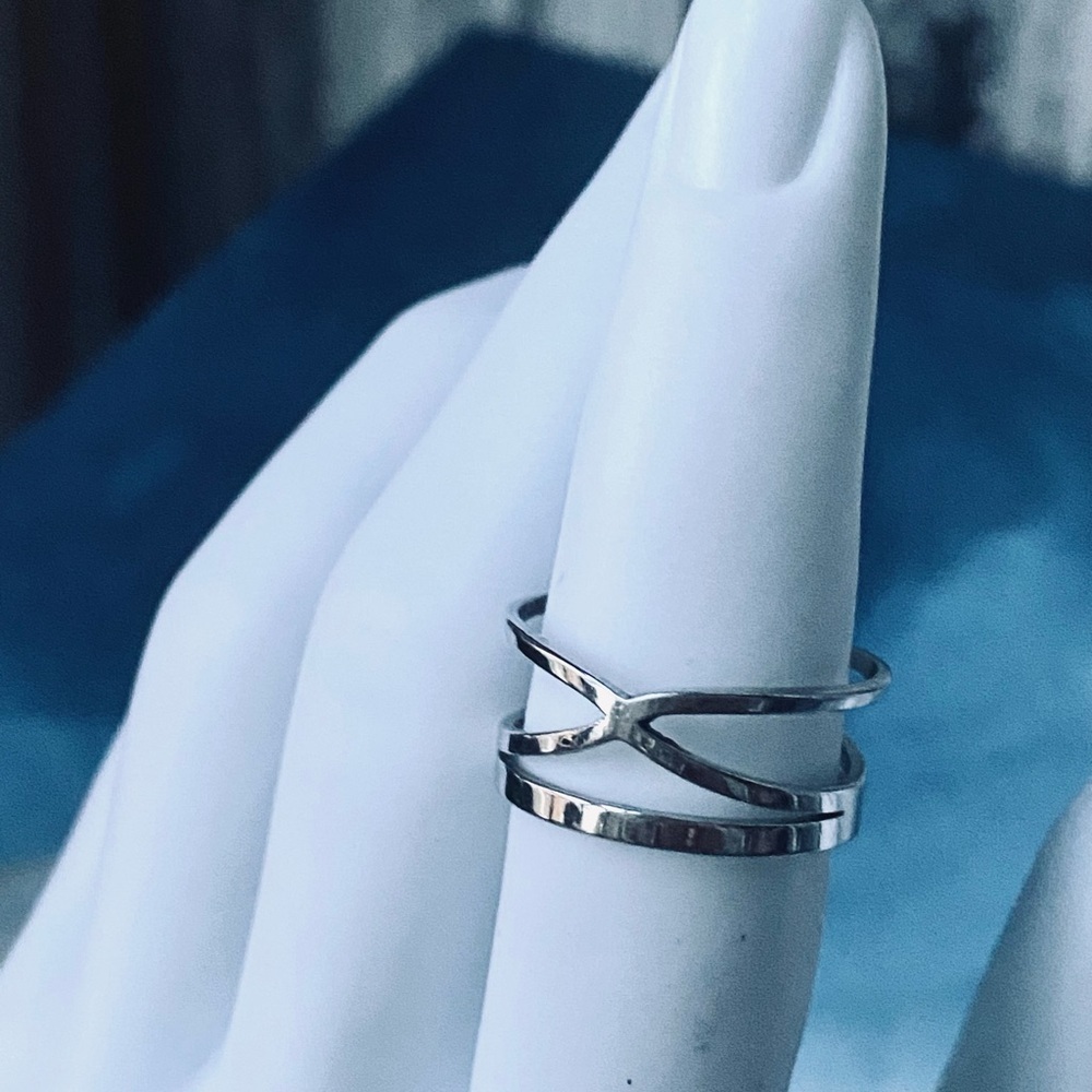 Silver Criss Cross Crossover "X" Statement Ring - Size 9.5